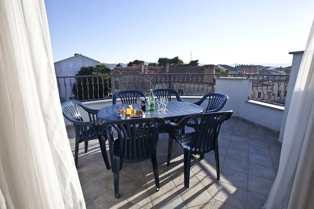 Studio Apartmani Bijeli Delfin Biograd Na Moru