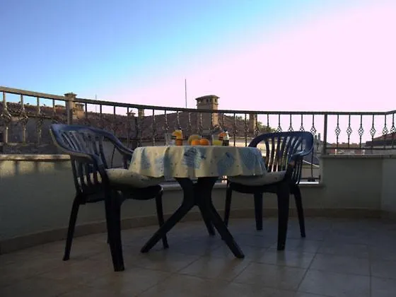 Studio Apartmani Bijeli Delfin Biograd Na Moru Lägenhet